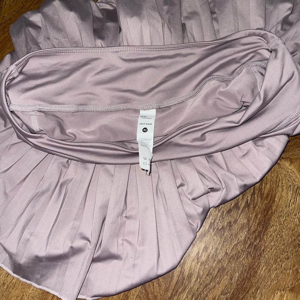 Goldhinge For Grey skirt